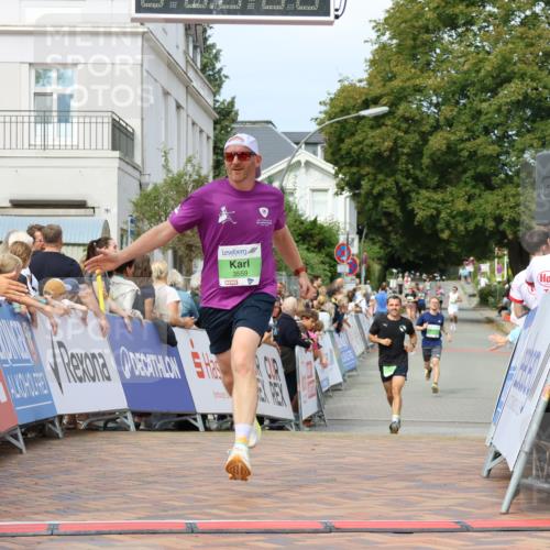 31.08.2025 - 21. Blankeneser Heldenlauf Strokosch-Dieckow http://msf.ph/oto/8667274 31.08.2025 10:57:43 Ziel 3559, 3045, 3012 meine-sportfotos.de