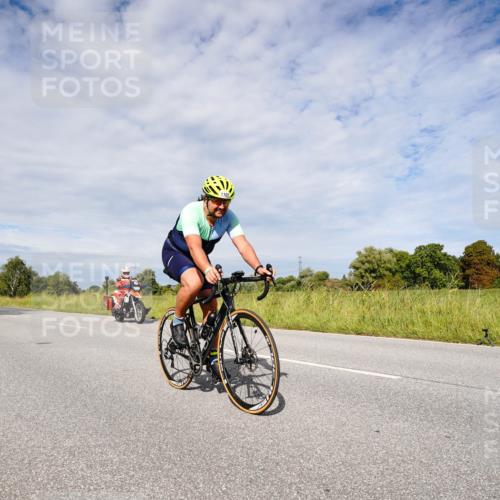 31.08.2025 - Elbe Triathlon Hamburg Michael Burmester http://msf.ph/oto/8667287 31.08.2025 10:45:55 Radfahren 1102, 1132 meine-sportfotos.de
