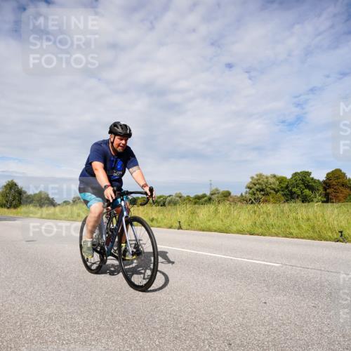 31.08.2025 - Elbe Triathlon Hamburg Michael Burmester http://msf.ph/oto/8667358 31.08.2025 10:47:19 Radfahren 876, 1168, 1172, 1300, 1311 meine-sportfotos.de