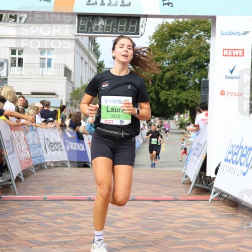 31.08.2025 - 21. Blankeneser Heldenlauf Strokosch-Dieckow http://msf.ph/oto/8667403 31.08.2025 10:57:30 Ziel 3212, 3499, 3503 meine-sportfotos.de