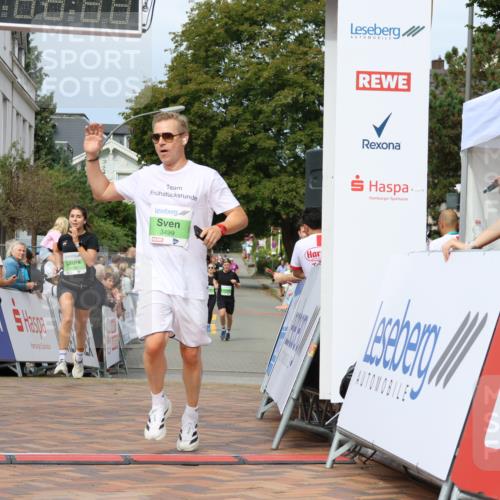 31.08.2025 - 21. Blankeneser Heldenlauf Strokosch-Dieckow http://msf.ph/oto/8667423 31.08.2025 10:57:27 Ziel 3212, 3499, 3503 meine-sportfotos.de