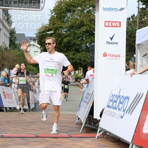 31.08.2025 - 21. Blankeneser Heldenlauf Strokosch-Dieckow http://msf.ph/oto/8667435 31.08.2025 10:57:27 Ziel 3212, 3499, 3503 meine-sportfotos.de