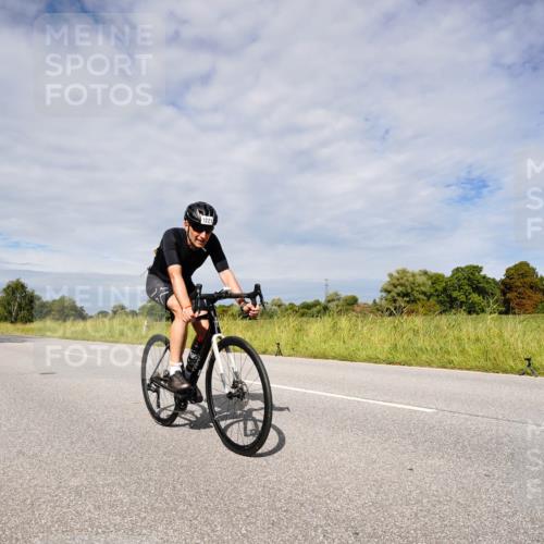 31.08.2025 - Elbe Triathlon Hamburg Michael Burmester http://msf.ph/oto/8667467 31.08.2025 10:49:50 Radfahren 1136, 1167, 1191, 1221 meine-sportfotos.de