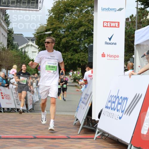 31.08.2025 - 21. Blankeneser Heldenlauf Strokosch-Dieckow http://msf.ph/oto/8667469 31.08.2025 10:57:27 Ziel 3212, 3499, 3503 meine-sportfotos.de