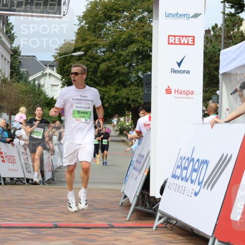 31.08.2025 - 21. Blankeneser Heldenlauf Strokosch-Dieckow http://msf.ph/oto/8667480 31.08.2025 10:57:27 Ziel 3212, 3499, 3503 meine-sportfotos.de