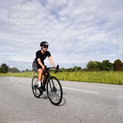 31.08.2025 - Elbe Triathlon Hamburg Michael Burmester http://msf.ph/oto/8667711 31.08.2025 10:54:58 Radfahren 1380, 1382, 1390, 1395 meine-sportfotos.de