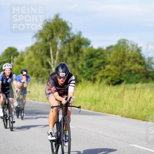 31.08.2025 - Elbe Triathlon Hamburg Michael Burmester http://msf.ph/oto/8667753 31.08.2025 09:43:48 Radfahren 377, 450, 563, 602, 800, 845, 908 meine-sportfotos.de