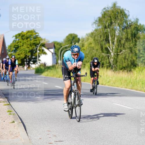 31.08.2025 - Elbe Triathlon Hamburg Michael Burmester http://msf.ph/oto/8667765 31.08.2025 09:43:52 Radfahren 377, 450, 563, 602, 610, 634, 770, 800 meine-sportfotos.de