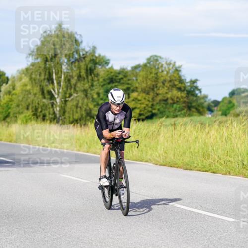 31.08.2025 - Elbe Triathlon Hamburg Michael Burmester http://msf.ph/oto/8667798 31.08.2025 09:43:59 Radfahren 281, 378, 476, 562, 610, 634, 770, 864 meine-sportfotos.de