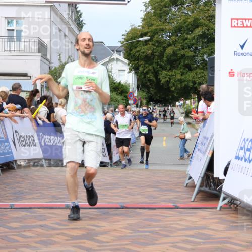 31.08.2025 - 21. Blankeneser Heldenlauf Strokosch-Dieckow http://msf.ph/oto/8668099 31.08.2025 10:56:39 Ziel 3378, 3399, 3704, 3394, 3086 meine-sportfotos.de