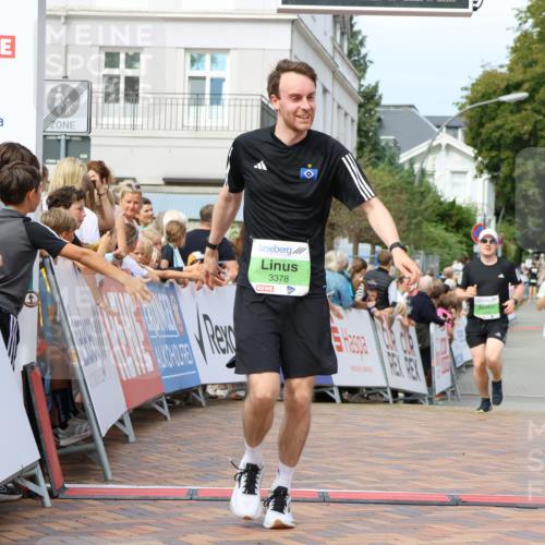 31.08.2025 - 21. Blankeneser Heldenlauf Strokosch-Dieckow http://msf.ph/oto/8668246 31.08.2025 10:56:34 Ziel 3378, 3399, 3394 meine-sportfotos.de