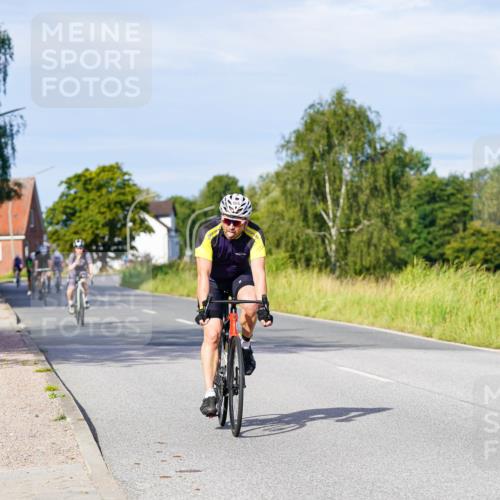 31.08.2025 - Elbe Triathlon Hamburg Michael Burmester http://msf.ph/oto/8668299 31.08.2025 09:46:35 Radfahren 284, 394, 439, 599, 666, 816 meine-sportfotos.de