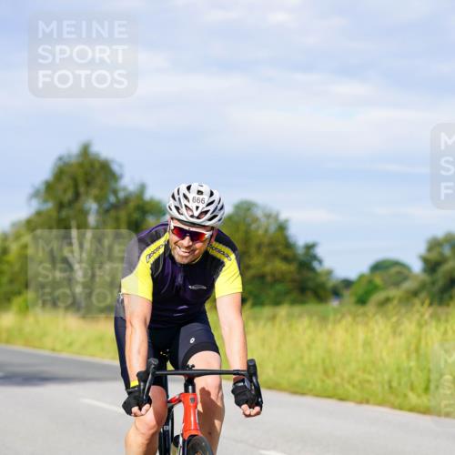 31.08.2025 - Elbe Triathlon Hamburg Michael Burmester http://msf.ph/oto/8668305 31.08.2025 09:46:36 Radfahren 284, 394, 439, 666, 750, 816 meine-sportfotos.de