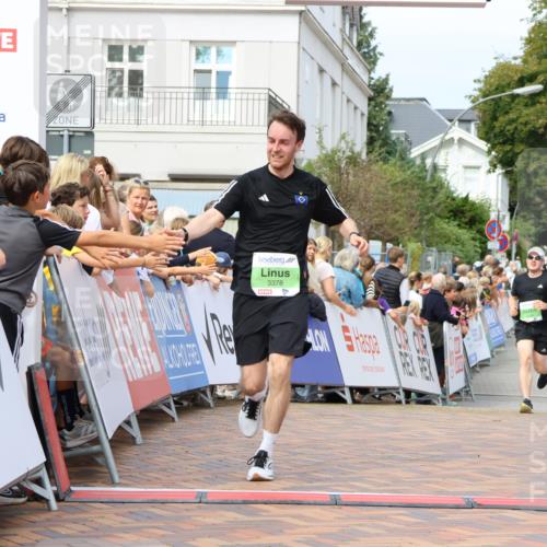 31.08.2025 - 21. Blankeneser Heldenlauf Strokosch-Dieckow http://msf.ph/oto/8668361 31.08.2025 10:56:33 Ziel 3378, 3399, 3394 meine-sportfotos.de