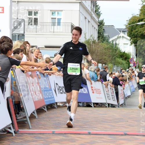 31.08.2025 - 21. Blankeneser Heldenlauf Strokosch-Dieckow http://msf.ph/oto/8668370 31.08.2025 10:56:33 Ziel 3378, 3399, 3394 meine-sportfotos.de
