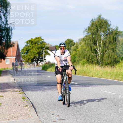 31.08.2025 - Elbe Triathlon Hamburg Michael Burmester http://msf.ph/oto/8668396 31.08.2025 09:46:56 Radfahren 384, 399 meine-sportfotos.de