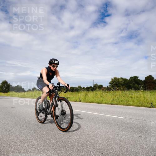 31.08.2025 - Elbe Triathlon Hamburg Michael Burmester http://msf.ph/oto/8668456 31.08.2025 11:13:31 Radfahren 1366 meine-sportfotos.de