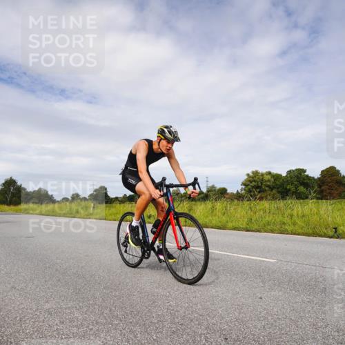 31.08.2025 - Elbe Triathlon Hamburg Michael Burmester http://msf.ph/oto/8668754 31.08.2025 11:24:51 Radfahren 1556, 1593 meine-sportfotos.de