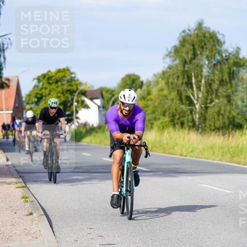 31.08.2025 - Elbe Triathlon Hamburg Michael Burmester http://msf.ph/oto/8668812 31.08.2025 09:49:16 Radfahren 330, 412, 416, 468, 492, 595, 603, 658, 710, 778 meine-sportfotos.de