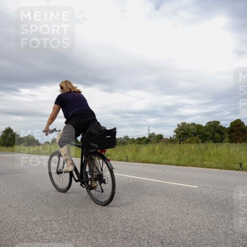 31.08.2025 - Elbe Triathlon Hamburg Michael Burmester http://msf.ph/oto/8668853 31.08.2025 12:17:21 Radfahren  meine-sportfotos.de