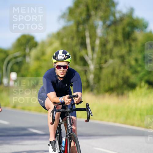 31.08.2025 - Elbe Triathlon Hamburg Michael Burmester http://msf.ph/oto/8669077 31.08.2025 09:50:42 Radfahren 250, 470, 730, 735, 766, 832, 907 meine-sportfotos.de
