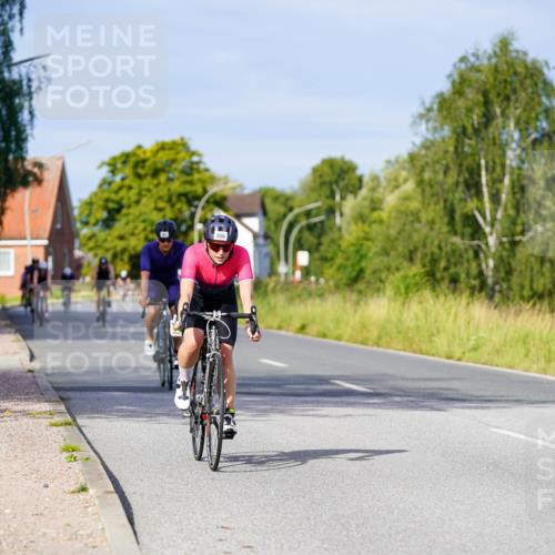 31.08.2025 - Elbe Triathlon Hamburg Michael Burmester http://msf.ph/oto/8669269 31.08.2025 09:51:49 Radfahren 390, 561, 651, 806 meine-sportfotos.de