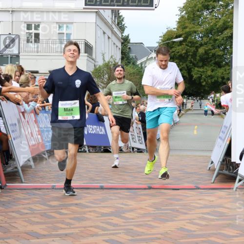 31.08.2025 - 21. Blankeneser Heldenlauf Strokosch-Dieckow http://msf.ph/oto/8669315 31.08.2025 10:55:26 Ziel 3579, 3590, 3181 meine-sportfotos.de