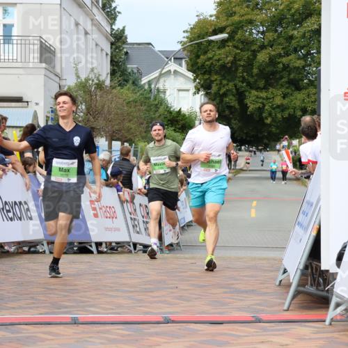 31.08.2025 - 21. Blankeneser Heldenlauf Strokosch-Dieckow http://msf.ph/oto/8669401 31.08.2025 10:55:24 Ziel 3579, 3590, 3181 meine-sportfotos.de