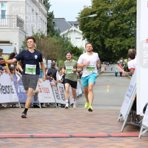 31.08.2025 - 21. Blankeneser Heldenlauf Strokosch-Dieckow http://msf.ph/oto/8669414 31.08.2025 10:55:24 Ziel 3579, 3590, 3181 meine-sportfotos.de