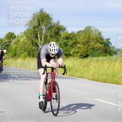 31.08.2025 - Elbe Triathlon Hamburg Michael Burmester http://msf.ph/oto/8669457 31.08.2025 09:53:02 Radfahren 454, 514, 677, 687, 704, 736, 753, 870, 894 meine-sportfotos.de