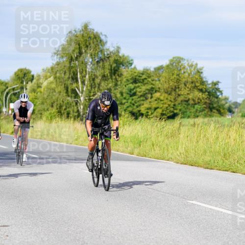 31.08.2025 - Elbe Triathlon Hamburg Michael Burmester http://msf.ph/oto/8669464 31.08.2025 09:53:04 Radfahren 454, 540, 677, 687, 704, 736, 753, 870, 894 meine-sportfotos.de