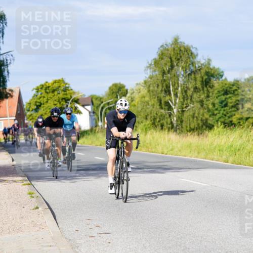 31.08.2025 - Elbe Triathlon Hamburg Michael Burmester http://msf.ph/oto/8669569 31.08.2025 09:53:32 Radfahren 481, 524, 549, 574, 639, 768, 925 meine-sportfotos.de