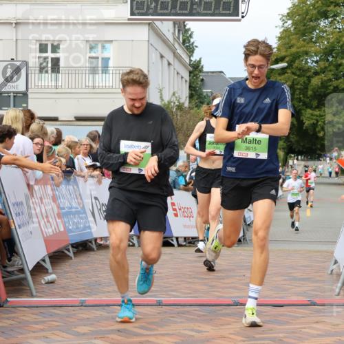 31.08.2025 - 21. Blankeneser Heldenlauf Strokosch-Dieckow http://msf.ph/oto/8669787 31.08.2025 10:54:54 Ziel 3614, 3615, 3283, 3462, 3395 meine-sportfotos.de