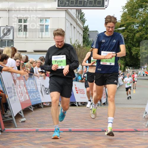 31.08.2025 - 21. Blankeneser Heldenlauf Strokosch-Dieckow http://msf.ph/oto/8669798 31.08.2025 10:54:54 Ziel 3614, 3615, 3283, 3462, 3395 meine-sportfotos.de