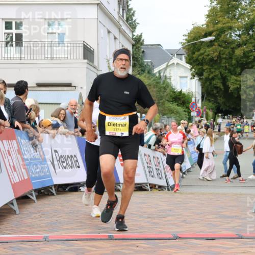 31.08.2025 - 21. Blankeneser Heldenlauf Strokosch-Dieckow http://msf.ph/oto/8669927 31.08.2025 10:34:07 Ziel 2378, 2563, 2724, 2120, 2171 meine-sportfotos.de