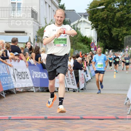 31.08.2025 - 21. Blankeneser Heldenlauf Strokosch-Dieckow http://msf.ph/oto/8669946 31.08.2025 10:54:43 Ziel 3492, 3462 meine-sportfotos.de