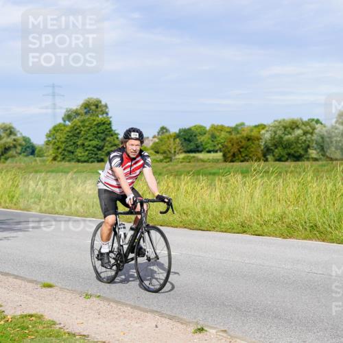 31.08.2025 - Elbe Triathlon Hamburg Michael Burmester http://msf.ph/oto/8669980 31.08.2025 09:56:56 Radfahren 417, 477, 546, 680, 758 meine-sportfotos.de