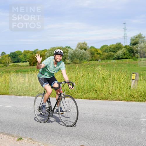 31.08.2025 - Elbe Triathlon Hamburg Michael Burmester http://msf.ph/oto/8669991 31.08.2025 09:57:00 Radfahren 432, 546, 608, 758 meine-sportfotos.de