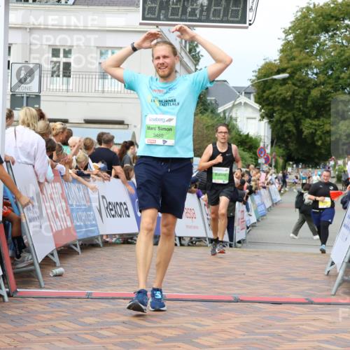 31.08.2025 - 21. Blankeneser Heldenlauf Strokosch-Dieckow http://msf.ph/oto/8670154 31.08.2025 10:54:27 Ziel 3488, 3041, 3332 meine-sportfotos.de