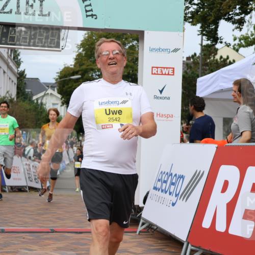31.08.2025 - 21. Blankeneser Heldenlauf Strokosch-Dieckow http://msf.ph/oto/8670199 31.08.2025 10:33:41 Ziel 2652, 2409, 2635, 2634, 2542 meine-sportfotos.de