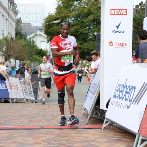 31.08.2025 - 21. Blankeneser Heldenlauf Strokosch-Dieckow http://msf.ph/oto/8670542 31.08.2025 10:54:12 Ziel 3506, 3538 meine-sportfotos.de
