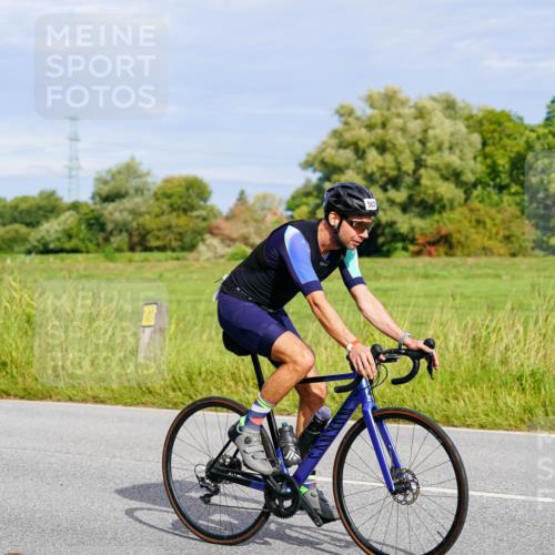 31.08.2025 - Elbe Triathlon Hamburg Michael Burmester http://msf.ph/oto/8670577 31.08.2025 10:00:14 Radfahren 409, 487, 563, 613, 655, 908, 919 meine-sportfotos.de