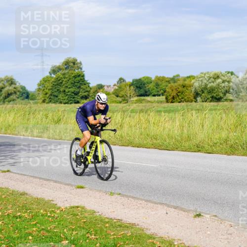 31.08.2025 - Elbe Triathlon Hamburg Michael Burmester http://msf.ph/oto/8670616 31.08.2025 10:00:27 Radfahren 526, 589, 717, 759 meine-sportfotos.de