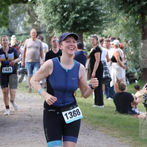 31.08.2025 - Elbe Triathlon Hamburg Luisa Fischer http://msf.ph/oto/8670731 31.08.2025 11:53:03 Laufen 1425, 1388 meine-sportfotos.de
