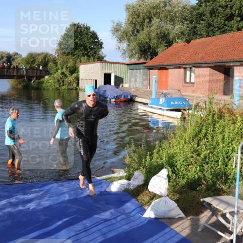 31.08.2025 - Elbe Triathlon Hamburg Luisa Fischer http://msf.ph/oto/8670867 31.08.2025 08:25:54 Schwimmen 194 meine-sportfotos.de