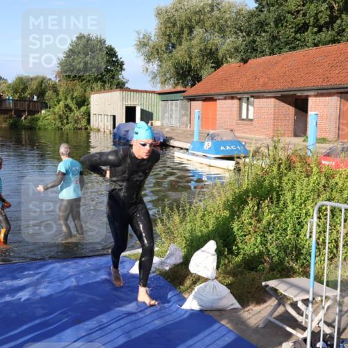 31.08.2025 - Elbe Triathlon Hamburg Luisa Fischer http://msf.ph/oto/8670872 31.08.2025 08:25:54 Schwimmen 194 meine-sportfotos.de