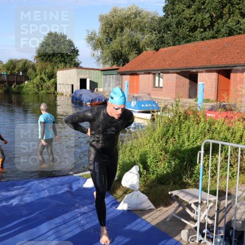 31.08.2025 - Elbe Triathlon Hamburg Luisa Fischer http://msf.ph/oto/8670873 31.08.2025 08:25:55 Schwimmen 194 meine-sportfotos.de