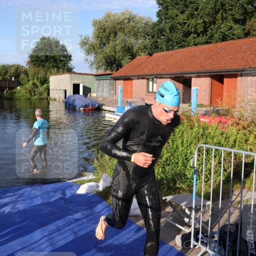 31.08.2025 - Elbe Triathlon Hamburg Luisa Fischer http://msf.ph/oto/8670876 31.08.2025 08:25:55 Schwimmen 194 meine-sportfotos.de