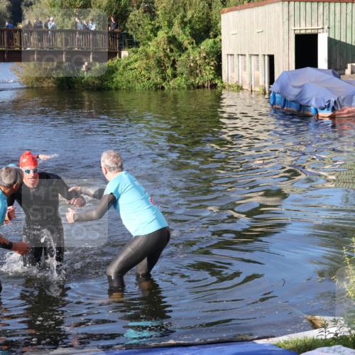 31.08.2025 - Elbe Triathlon Hamburg Luisa Fischer http://msf.ph/oto/8670879 31.08.2025 08:27:36 Schwimmen 210, 224, 243 meine-sportfotos.de