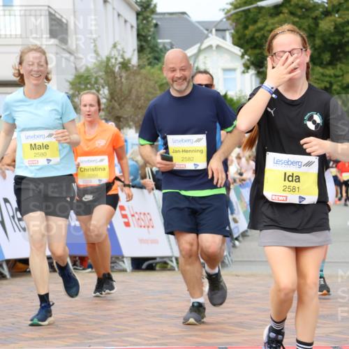 31.08.2025 - 21. Blankeneser Heldenlauf Strokosch-Dieckow http://msf.ph/oto/8670890 31.08.2025 10:32:36 Ziel 2256, 2257, 2323, 2581, 2582, 2580, 2201 meine-sportfotos.de